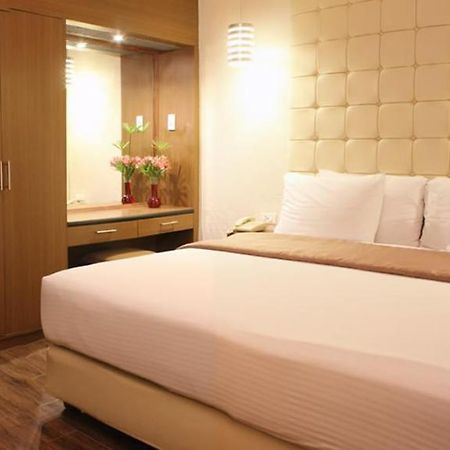 Rothman Hotel Манила Экстерьер фото