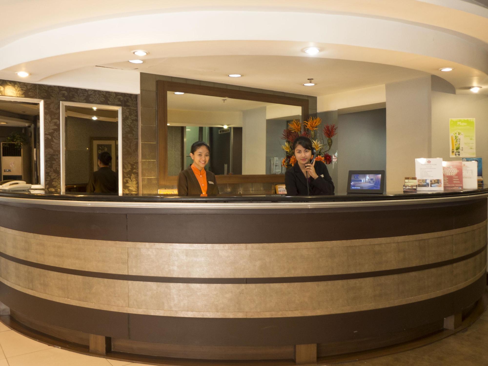 Rothman Hotel Манила Экстерьер фото