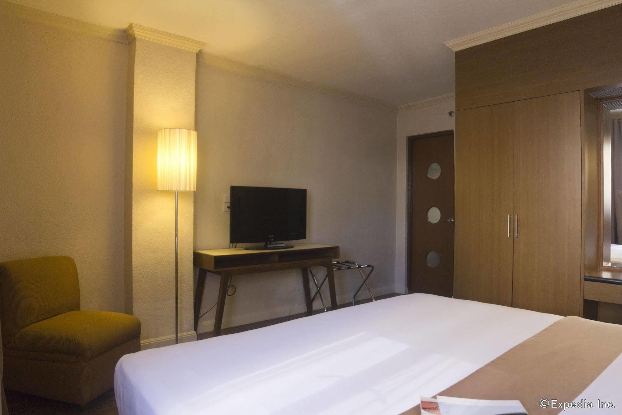 Rothman Hotel Манила Экстерьер фото