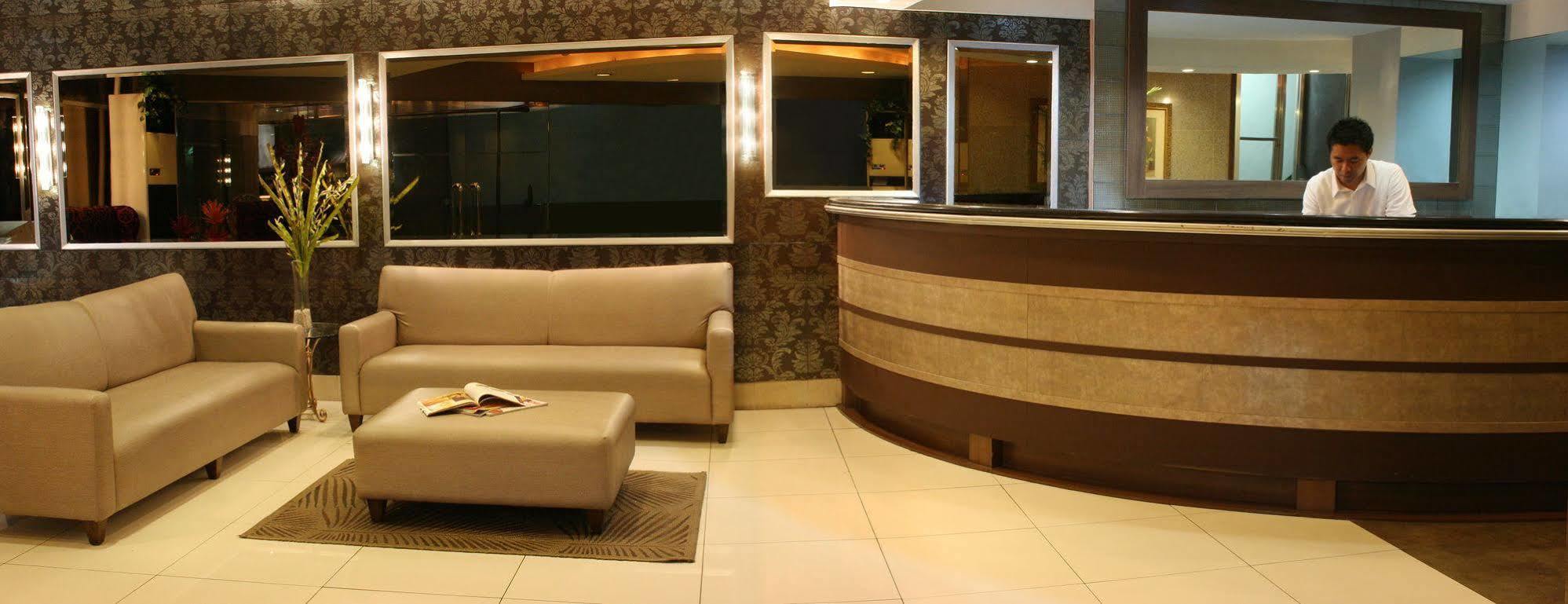 Rothman Hotel Манила Экстерьер фото